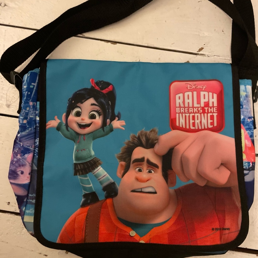 Disney handbag b33
